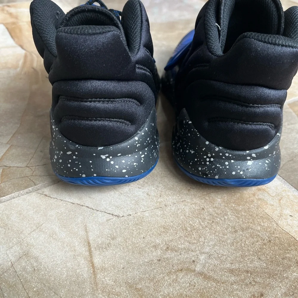 Adidas basketball pro shark 2.0 deep threat J boys sneakers